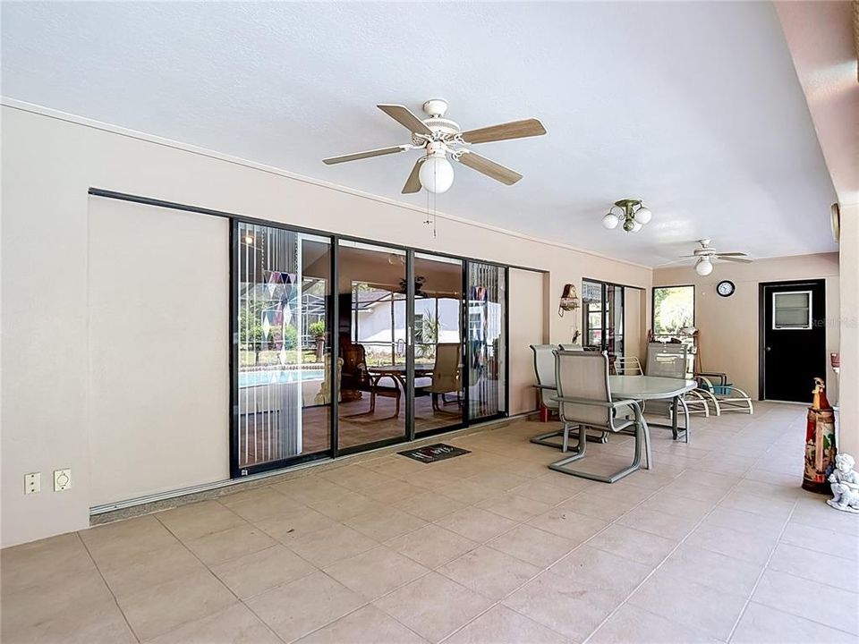 Activo con contrato: $328,500 (3 camas, 3 baños, 2030 Pies cuadrados)