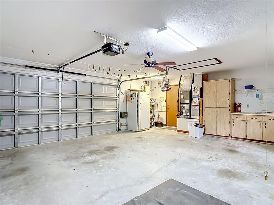 Activo con contrato: $328,500 (3 camas, 3 baños, 2030 Pies cuadrados)