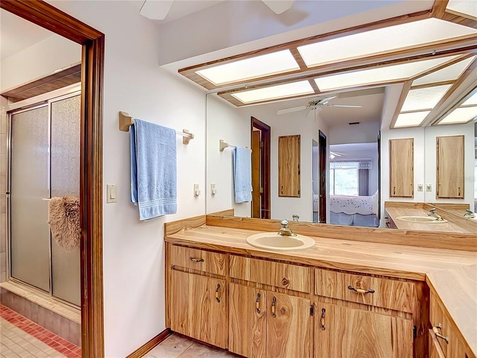 Activo con contrato: $328,500 (3 camas, 3 baños, 2030 Pies cuadrados)