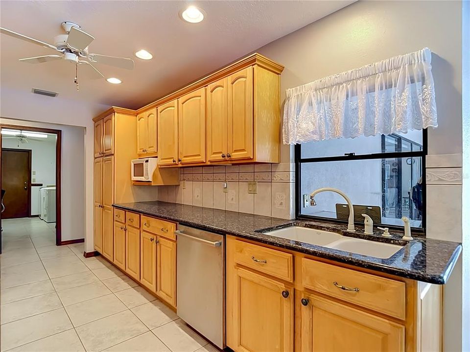 Activo con contrato: $328,500 (3 camas, 3 baños, 2030 Pies cuadrados)