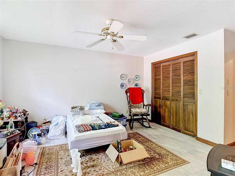 Activo con contrato: $328,500 (3 camas, 3 baños, 2030 Pies cuadrados)