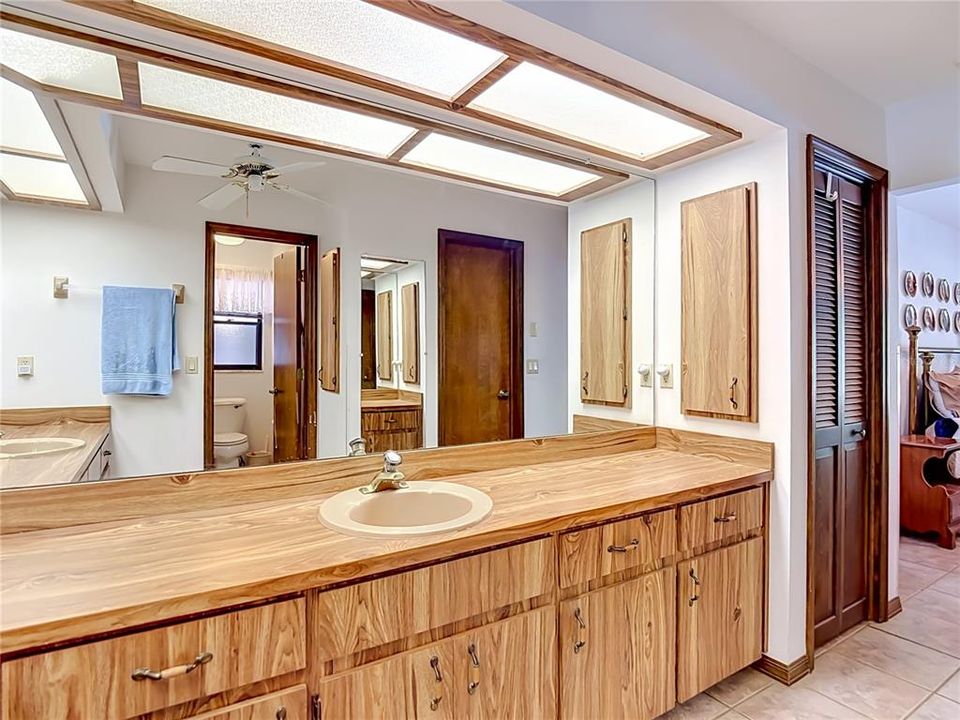Activo con contrato: $328,500 (3 camas, 3 baños, 2030 Pies cuadrados)