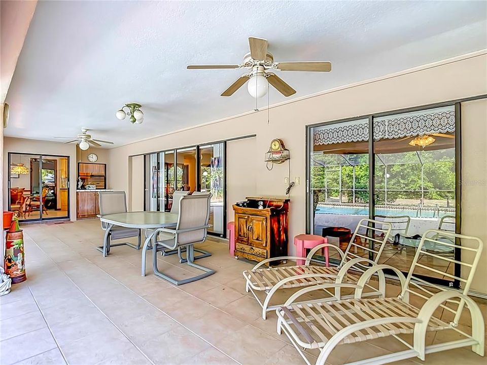 Activo con contrato: $328,500 (3 camas, 3 baños, 2030 Pies cuadrados)