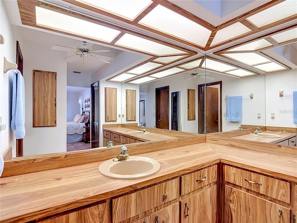 Activo con contrato: $328,500 (3 camas, 3 baños, 2030 Pies cuadrados)