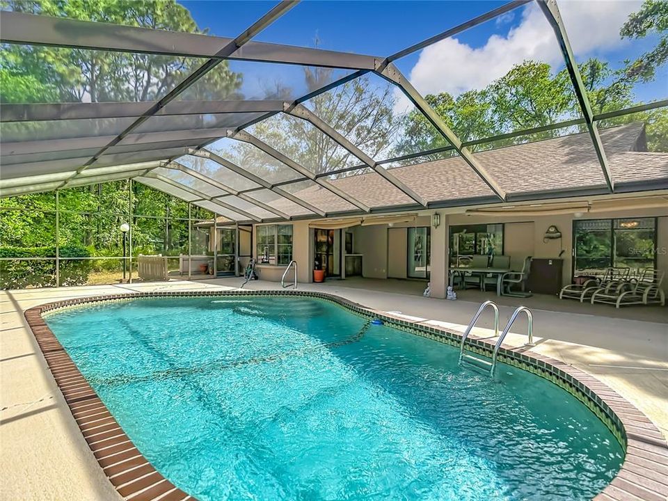 Activo con contrato: $328,500 (3 camas, 3 baños, 2030 Pies cuadrados)