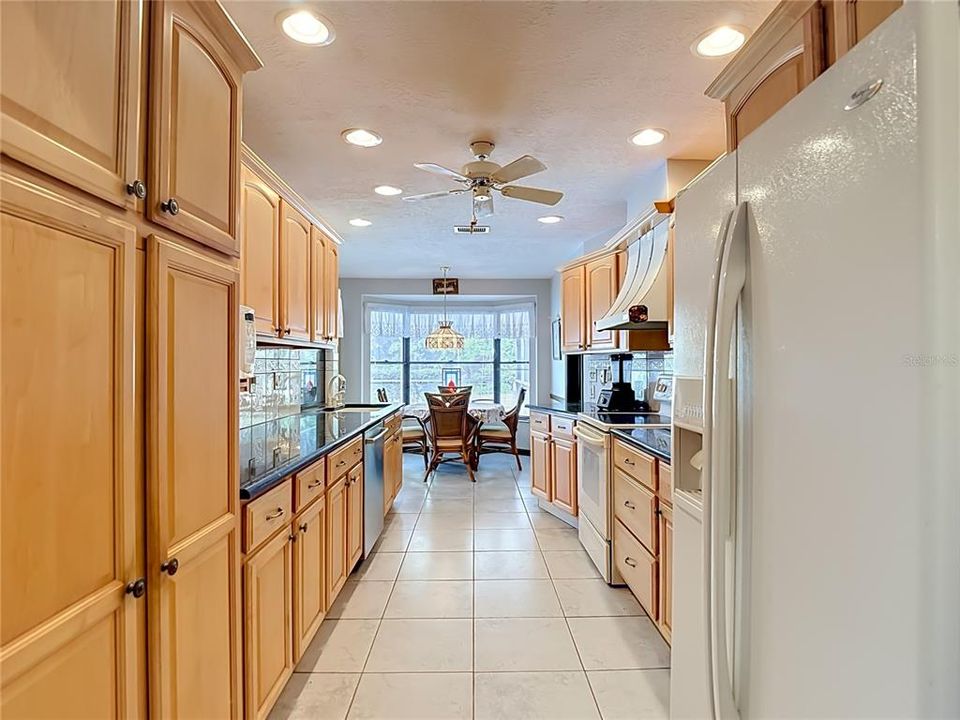 Activo con contrato: $328,500 (3 camas, 3 baños, 2030 Pies cuadrados)