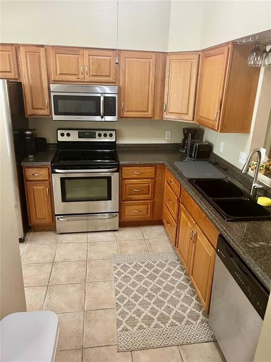 For Rent: $2,250 (3 beds, 3 baths, 1441 Square Feet)