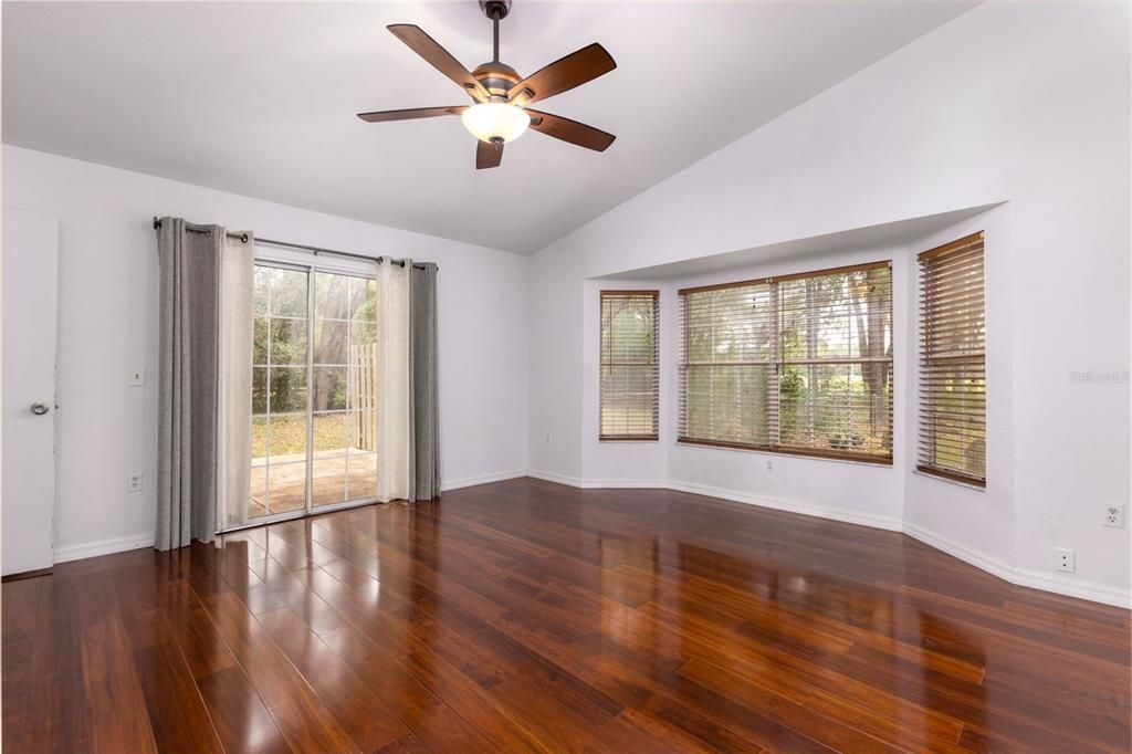 En Venta: $449,444 (3 camas, 3 baños, 2629 Pies cuadrados)