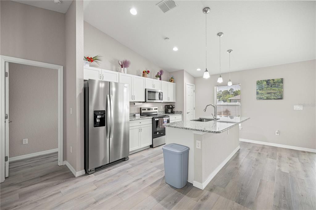 Active With Contract: $279,900 (3 beds, 2 baths, 1681 Square Feet)
