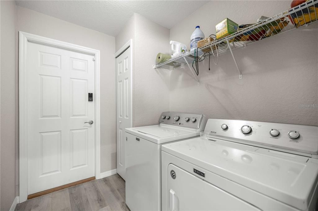 Active With Contract: $279,900 (3 beds, 2 baths, 1681 Square Feet)