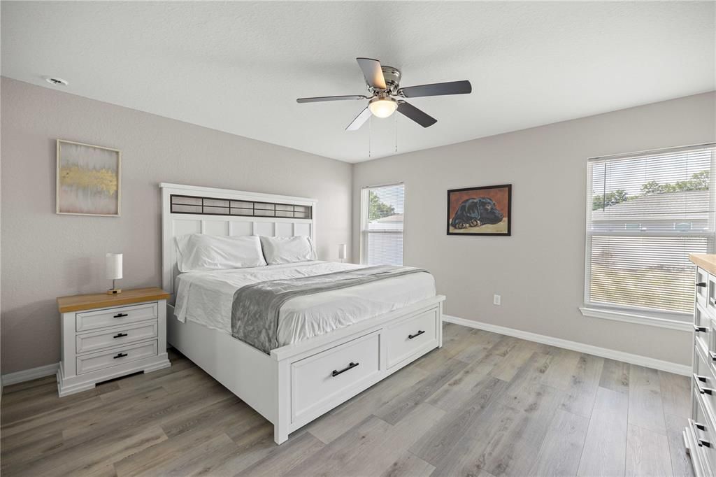 Active With Contract: $279,900 (3 beds, 2 baths, 1681 Square Feet)