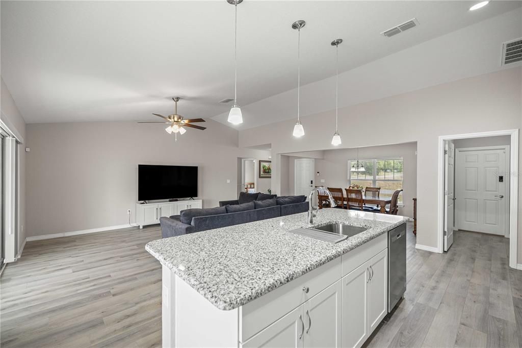 Active With Contract: $279,900 (3 beds, 2 baths, 1681 Square Feet)