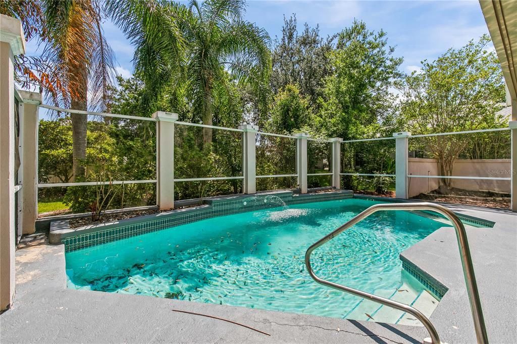 Activo con contrato: $390,000 (3 camas, 2 baños, 2070 Pies cuadrados)