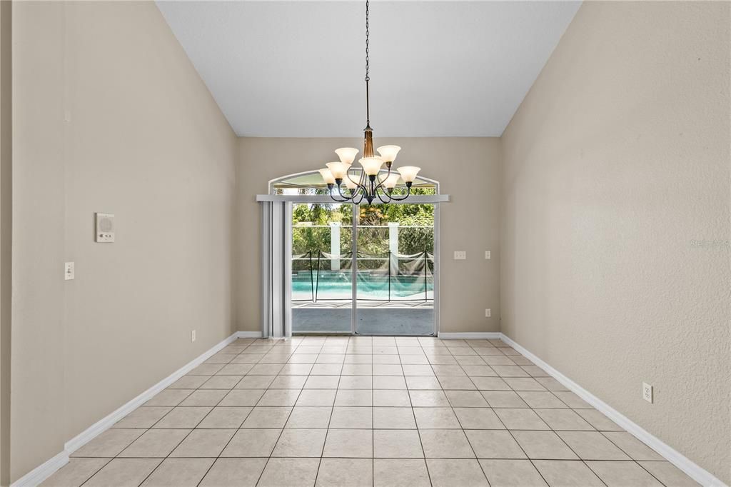 Activo con contrato: $390,000 (3 camas, 2 baños, 2070 Pies cuadrados)