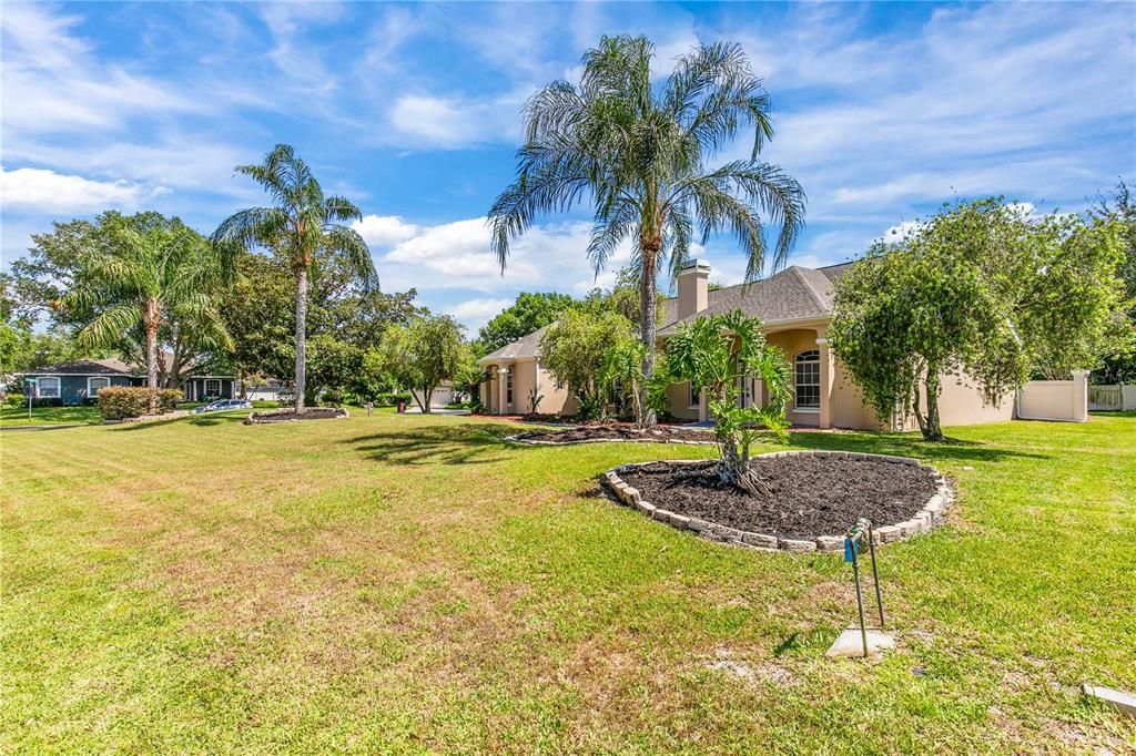 Activo con contrato: $390,000 (3 camas, 2 baños, 2070 Pies cuadrados)