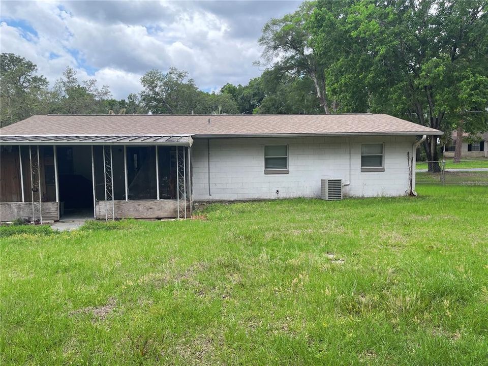 For Sale: $155,000 (3 beds, 1 baths, 888 Square Feet)