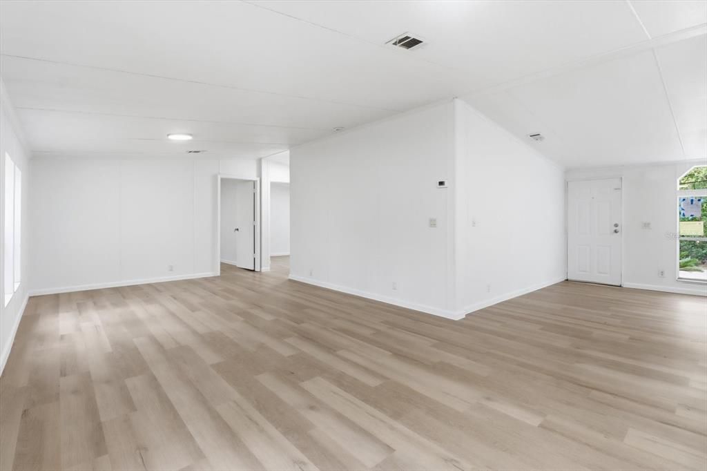 На продажу: $239,000 (4 спален, 2 ванн, 1620 Квадратных фут)