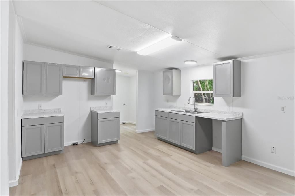 На продажу: $239,000 (4 спален, 2 ванн, 1620 Квадратных фут)