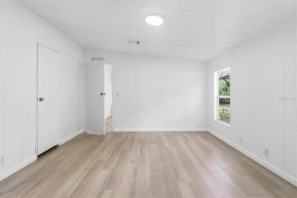 На продажу: $239,000 (4 спален, 2 ванн, 1620 Квадратных фут)