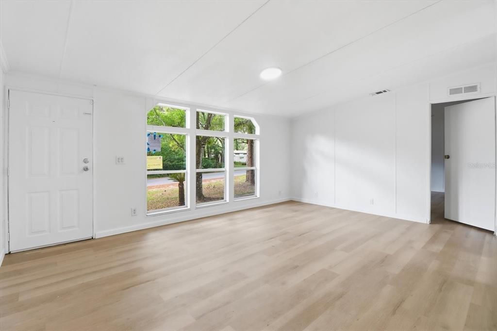 На продажу: $239,000 (4 спален, 2 ванн, 1620 Квадратных фут)