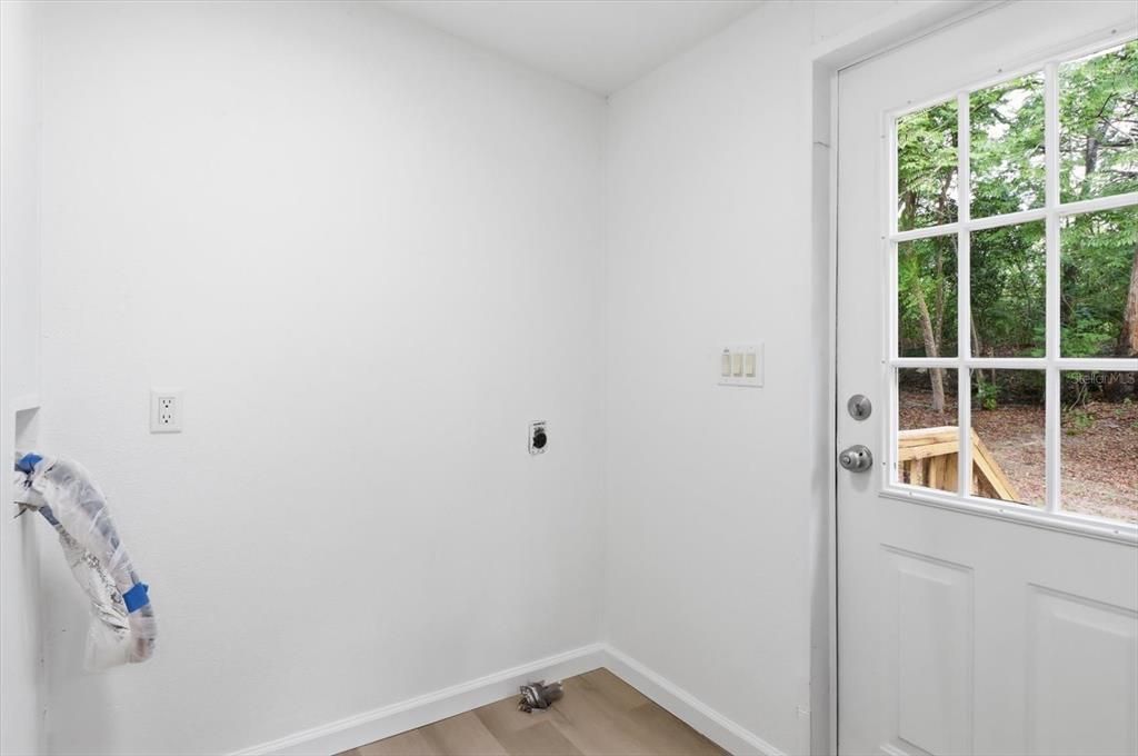 На продажу: $239,000 (4 спален, 2 ванн, 1620 Квадратных фут)