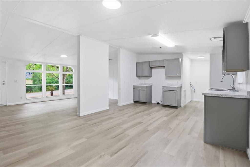 На продажу: $239,000 (4 спален, 2 ванн, 1620 Квадратных фут)