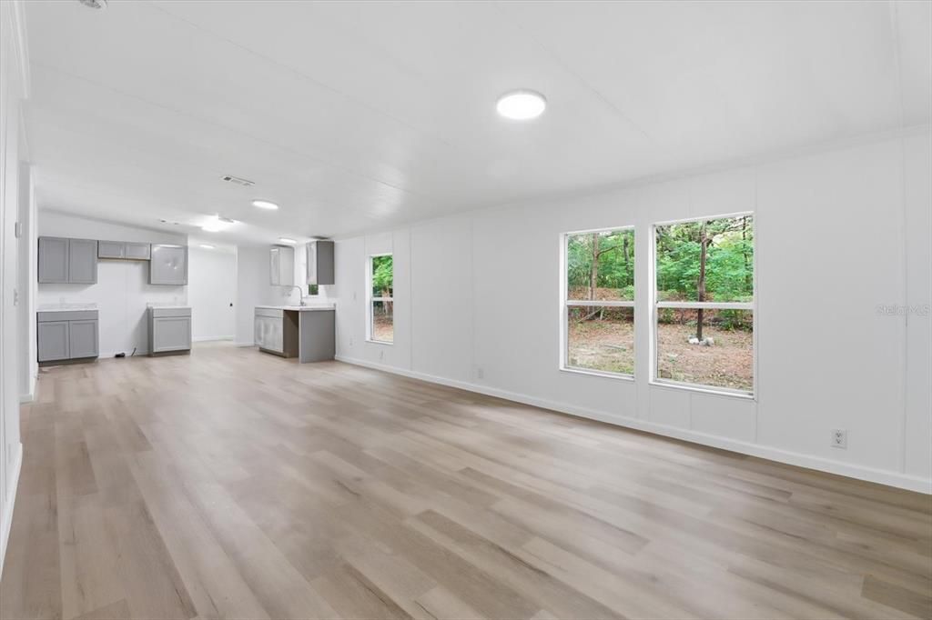На продажу: $239,000 (4 спален, 2 ванн, 1620 Квадратных фут)