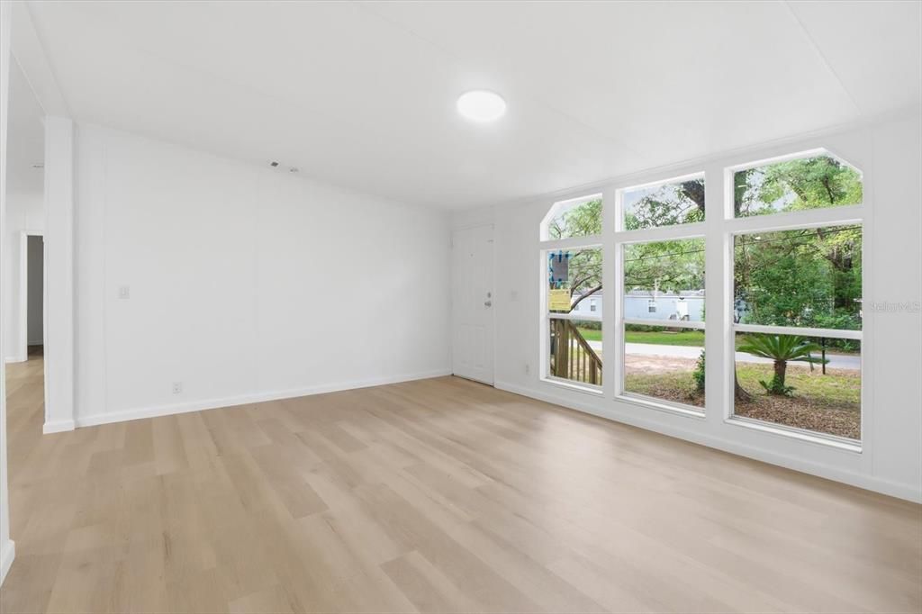 На продажу: $239,000 (4 спален, 2 ванн, 1620 Квадратных фут)