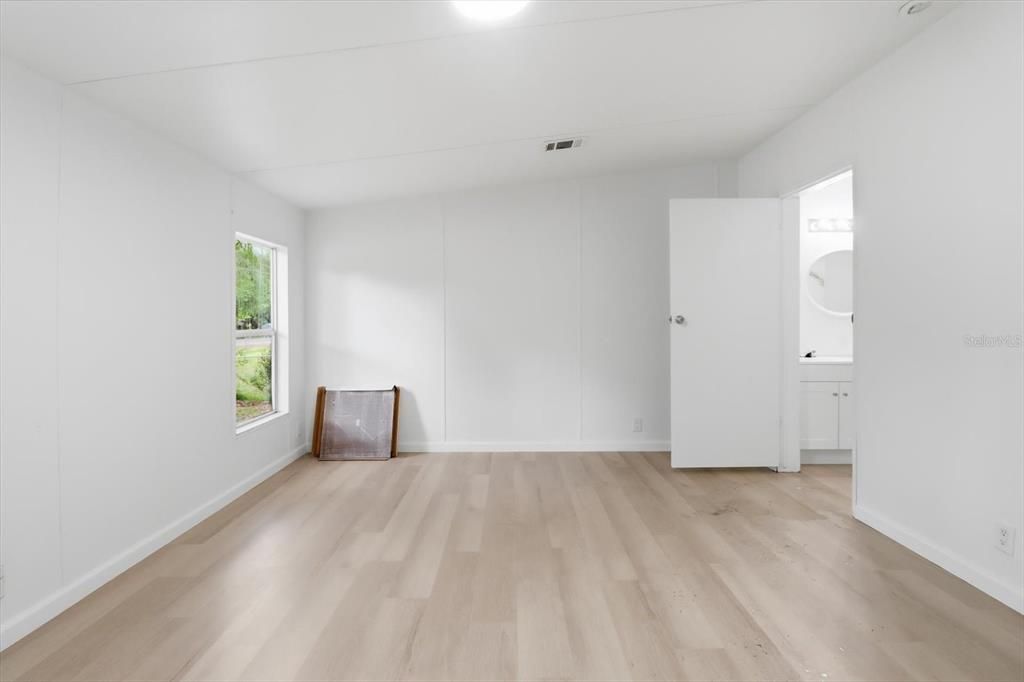 На продажу: $239,000 (4 спален, 2 ванн, 1620 Квадратных фут)