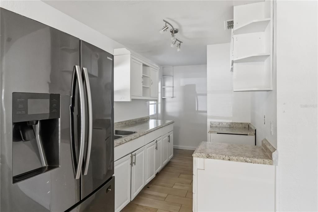 Activo con contrato: $225,000 (2 camas, 1 baños, 816 Pies cuadrados)