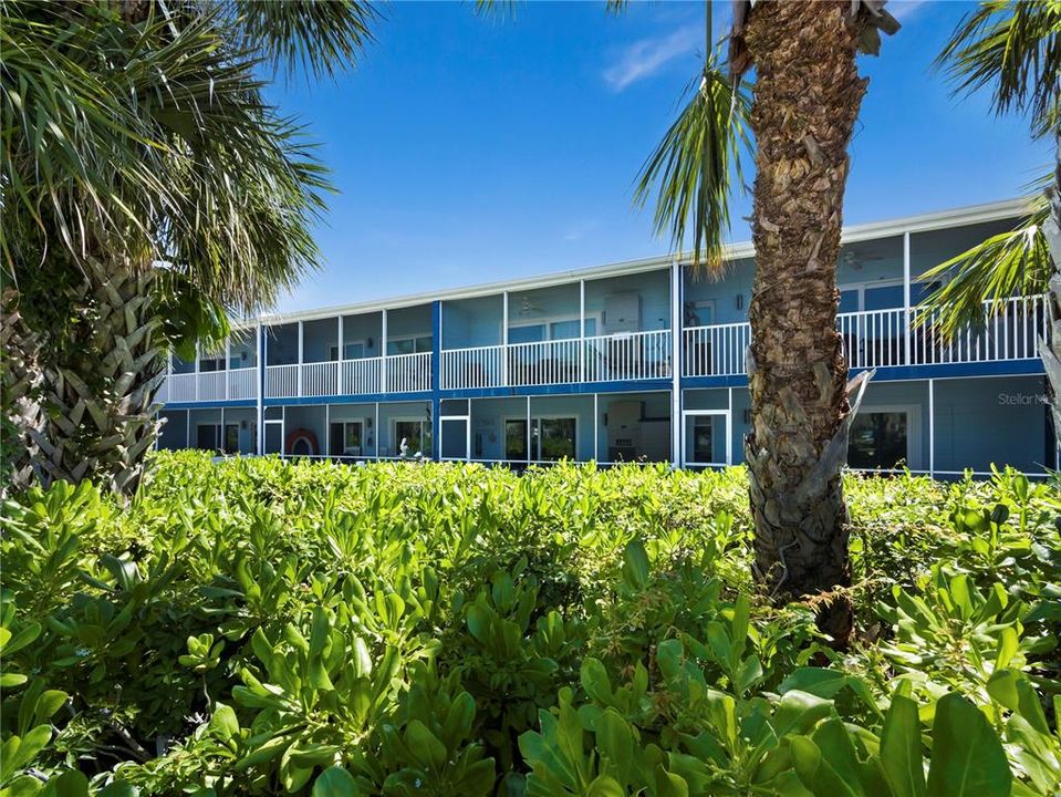 For Sale: $348,000 (1 beds, 1 baths, 657 Square Feet)