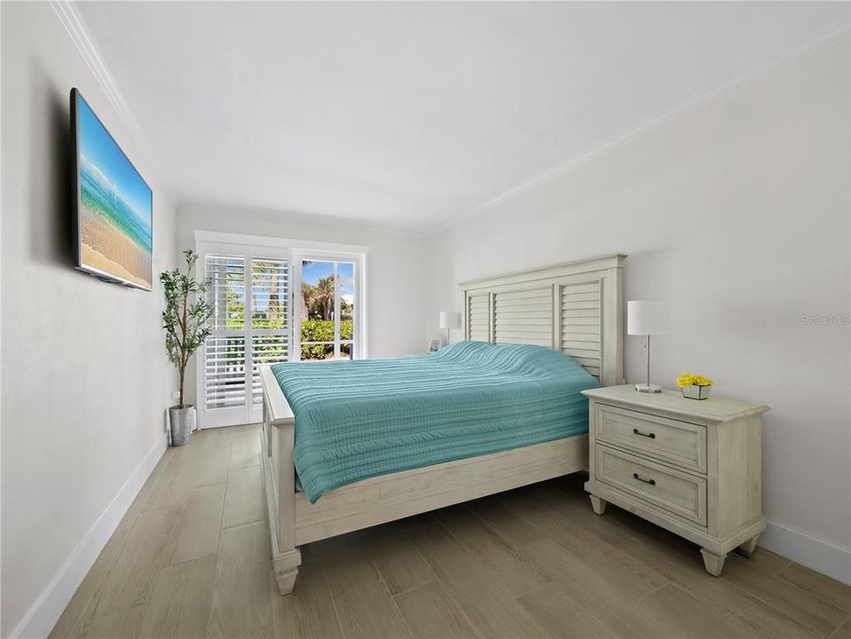 For Sale: $348,000 (1 beds, 1 baths, 657 Square Feet)