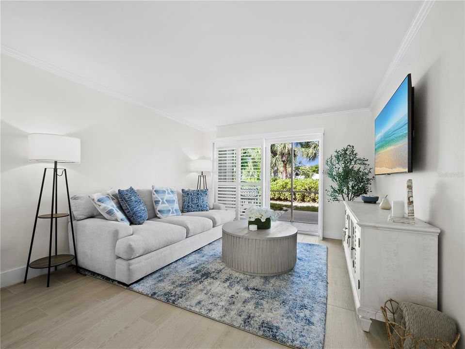 For Sale: $348,000 (1 beds, 1 baths, 657 Square Feet)