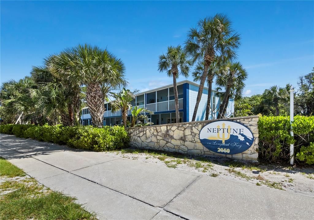 For Sale: $348,000 (1 beds, 1 baths, 657 Square Feet)