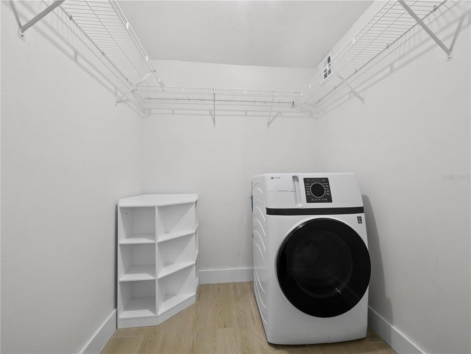 For Sale: $348,000 (1 beds, 1 baths, 657 Square Feet)