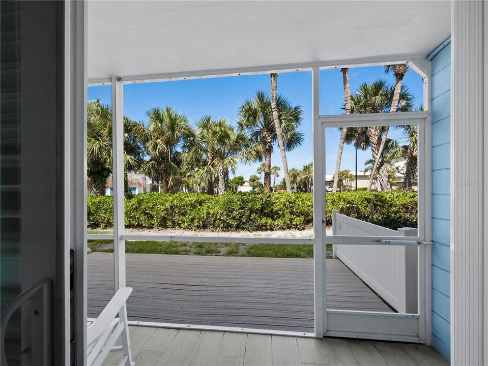 For Sale: $348,000 (1 beds, 1 baths, 657 Square Feet)