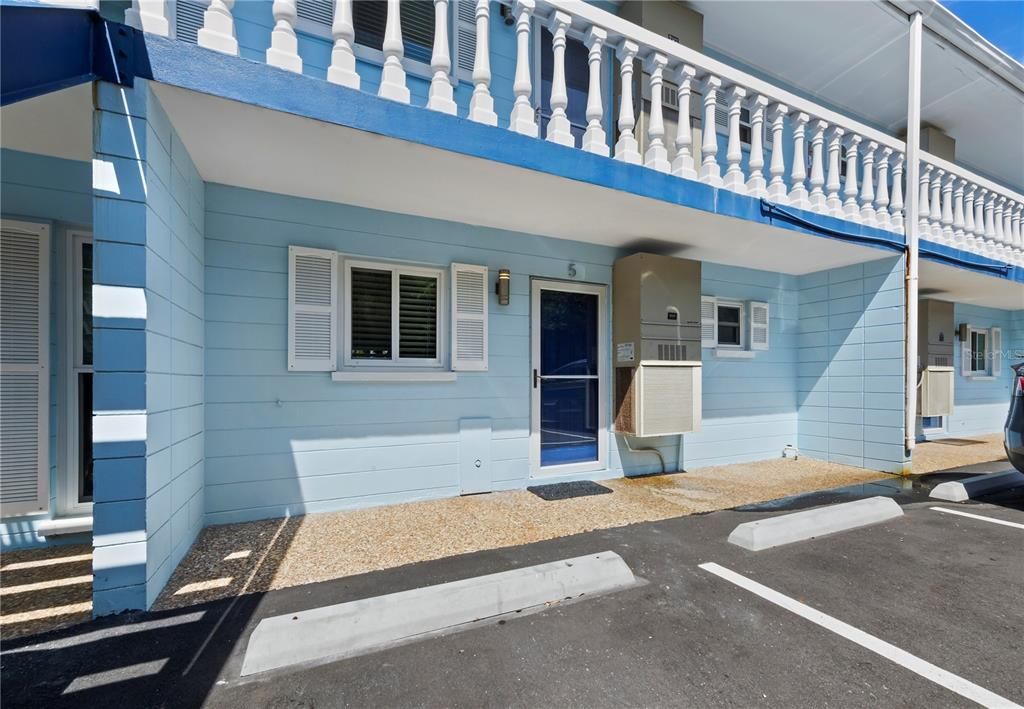For Sale: $348,000 (1 beds, 1 baths, 657 Square Feet)