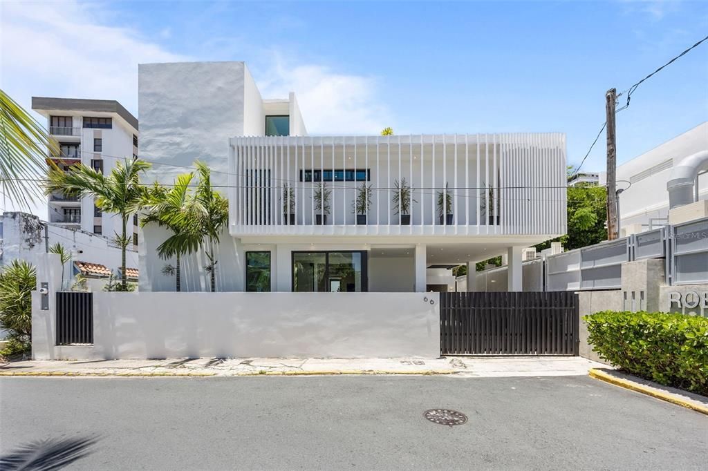 For Sale: $3,700,000 (4 beds, 5 baths, 3827 Square Feet)