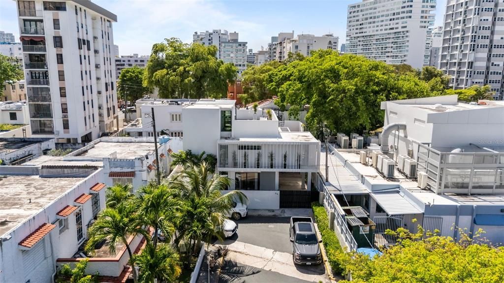 For Sale: $3,700,000 (4 beds, 5 baths, 3827 Square Feet)