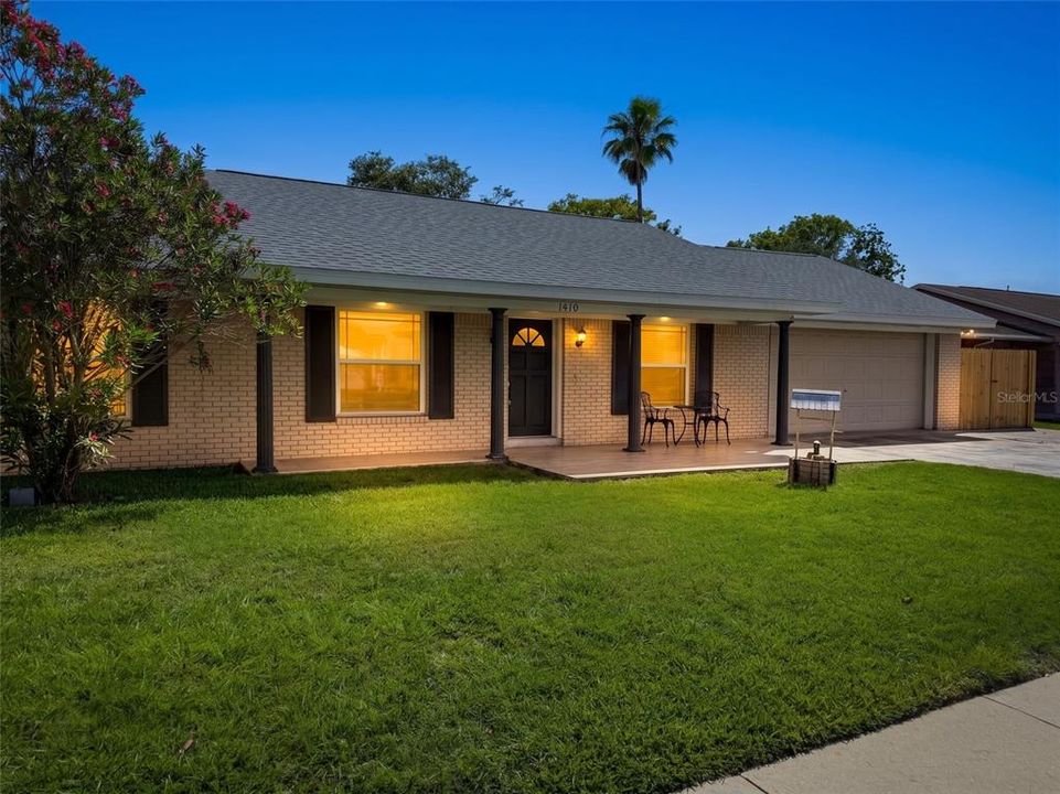 Active With Contract: $359,900 (3 beds, 2 baths, 1769 Square Feet)