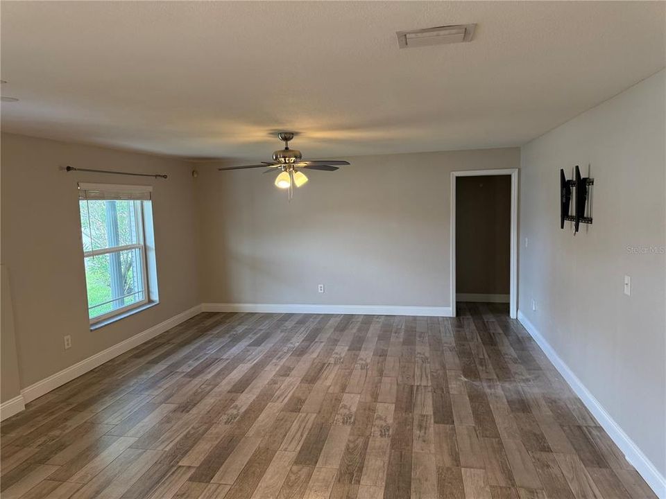 Active With Contract: $359,900 (3 beds, 2 baths, 1769 Square Feet)