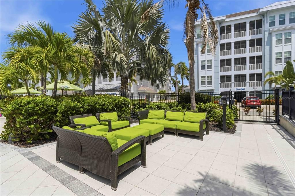 Active With Contract: $659,000 (3 beds, 3 baths, 1664 Square Feet)