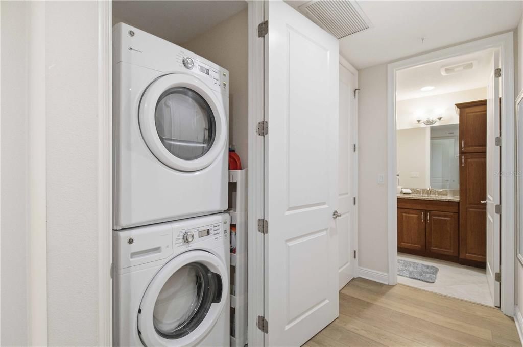 Active With Contract: $659,000 (3 beds, 3 baths, 1664 Square Feet)