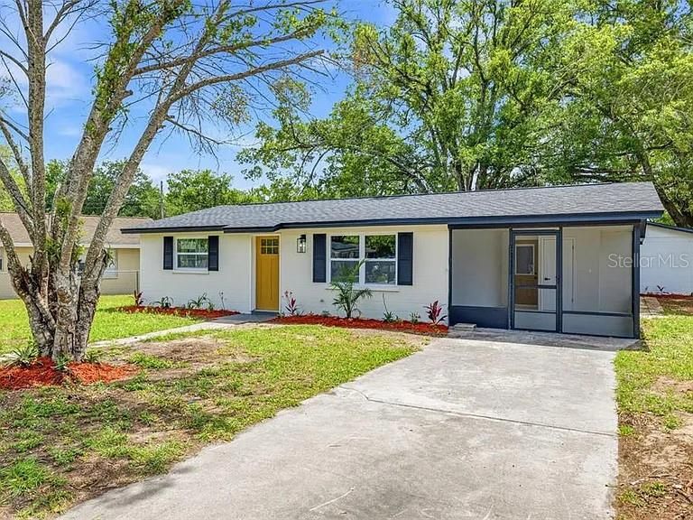 For Rent: $2,050 (3 beds, 2 baths, 1210 Square Feet)