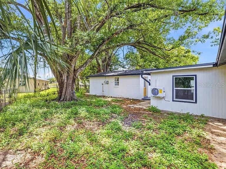 For Rent: $2,050 (3 beds, 2 baths, 1210 Square Feet)