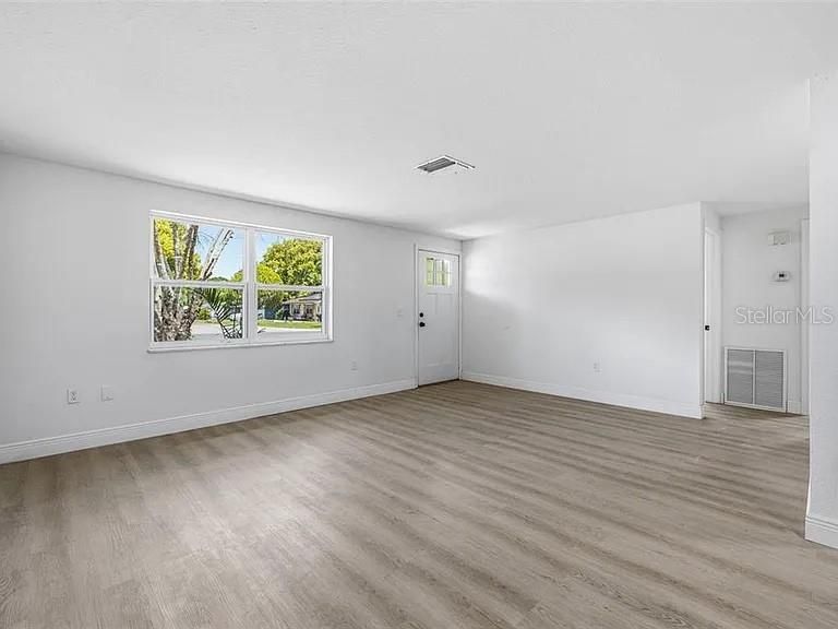 For Rent: $2,050 (3 beds, 2 baths, 1210 Square Feet)