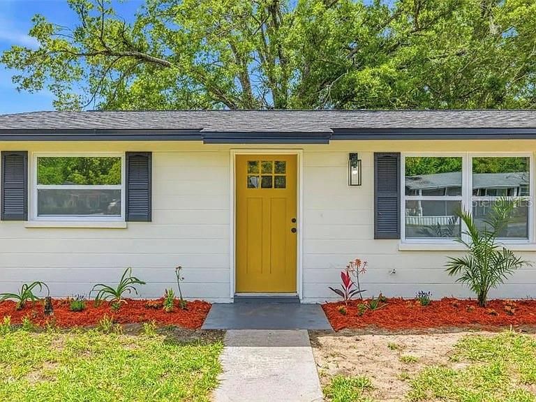 For Rent: $2,050 (3 beds, 2 baths, 1210 Square Feet)