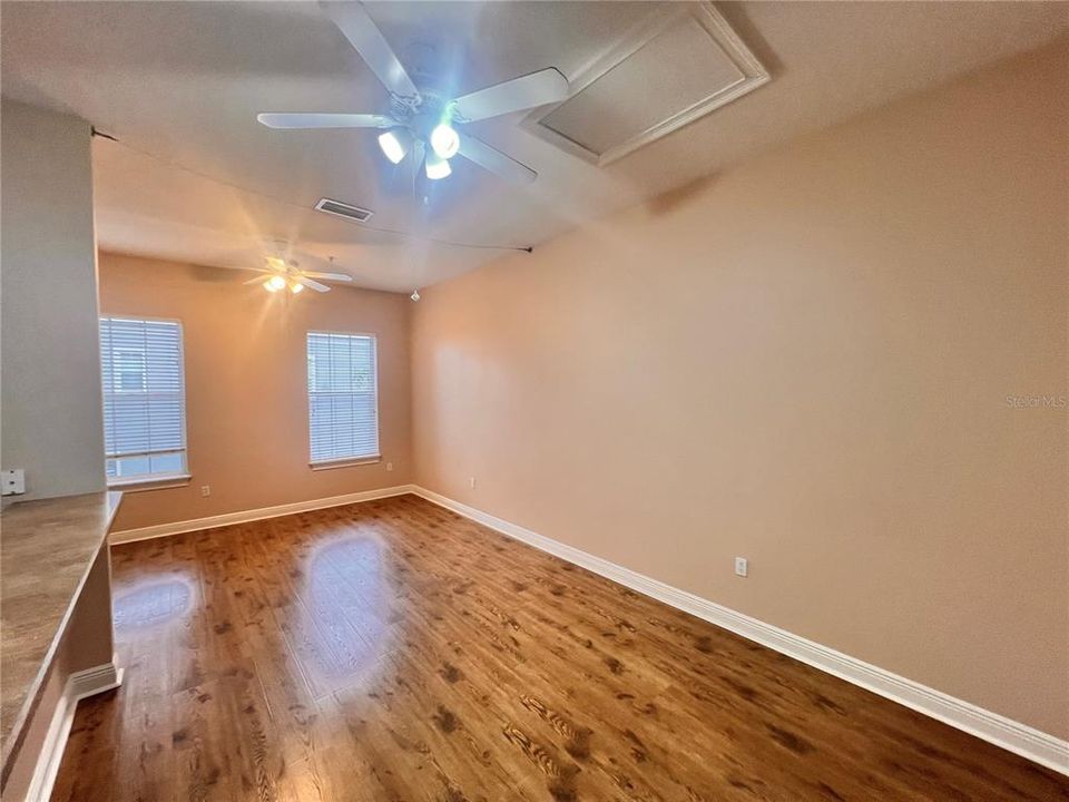 Active With Contract: $1,499 (0 beds, 1 baths, 600 Square Feet)