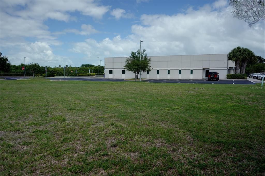 На продажу: $2,500,000 (1.54 acres)