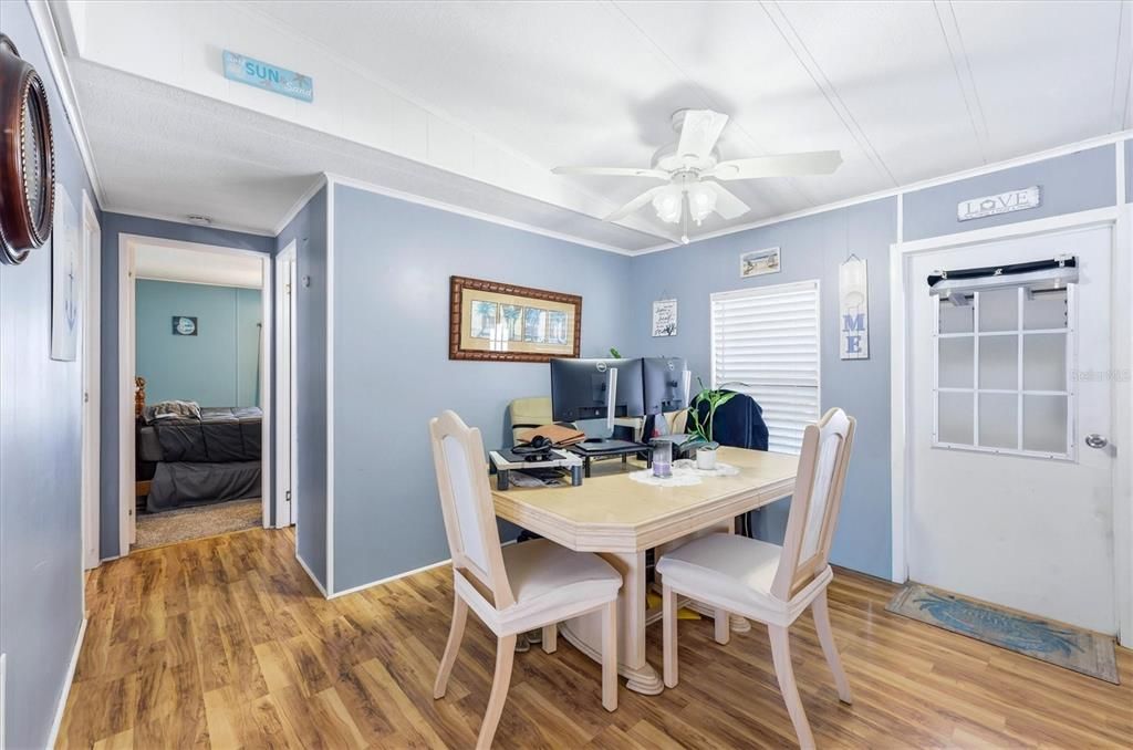 For Sale: $160,000 (2 beds, 2 baths, 936 Square Feet)